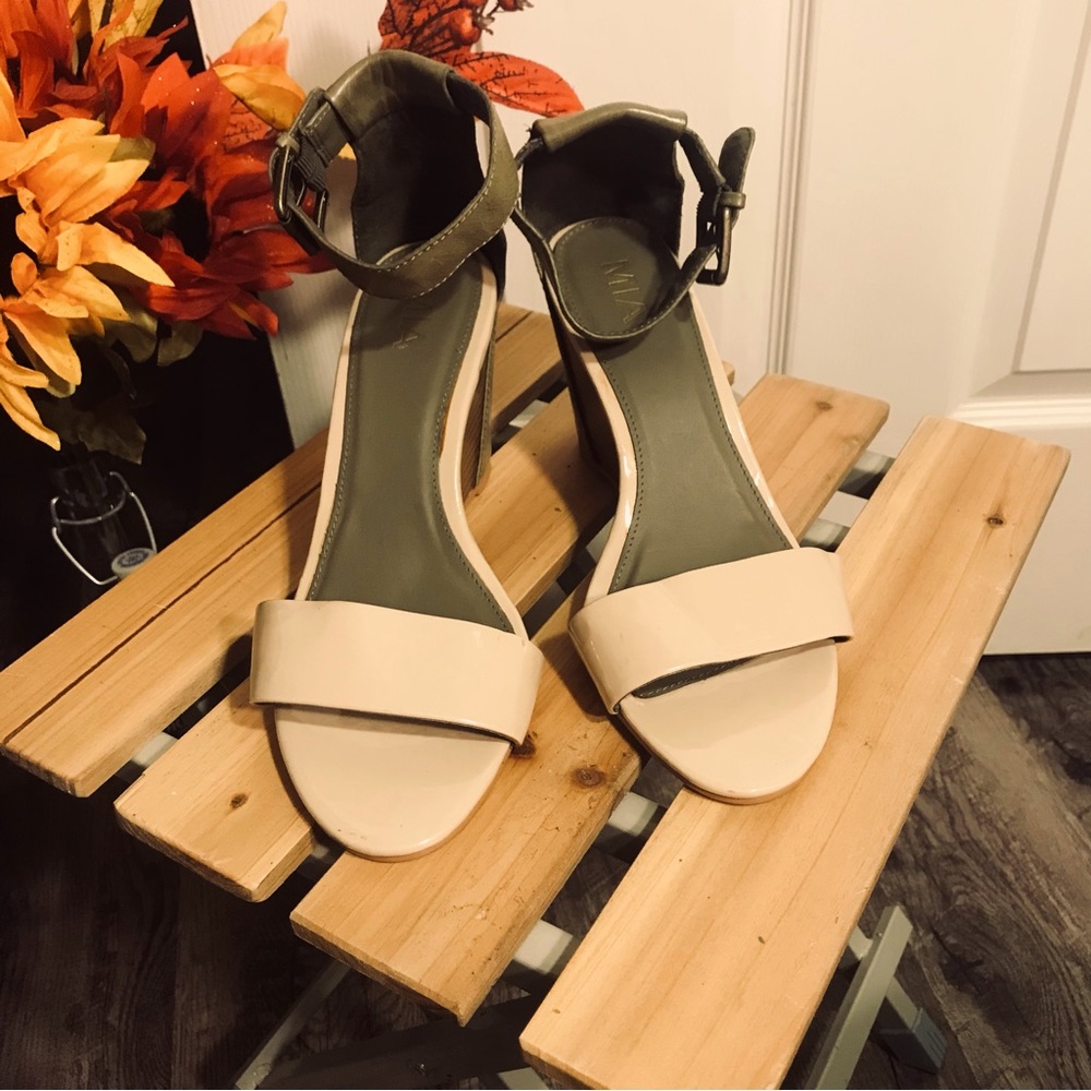 MIA Wedges